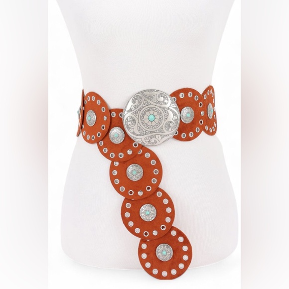 Plus Size Camel Leather w/ Silver Accents Concho Statement Belt - Picture 2 of 6